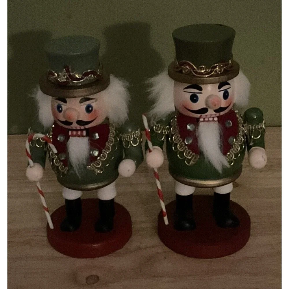 Vintage Deluxe Nutcracker Set Of 2, Green Suit Candy Cane 6.25 &6.5 In Tall